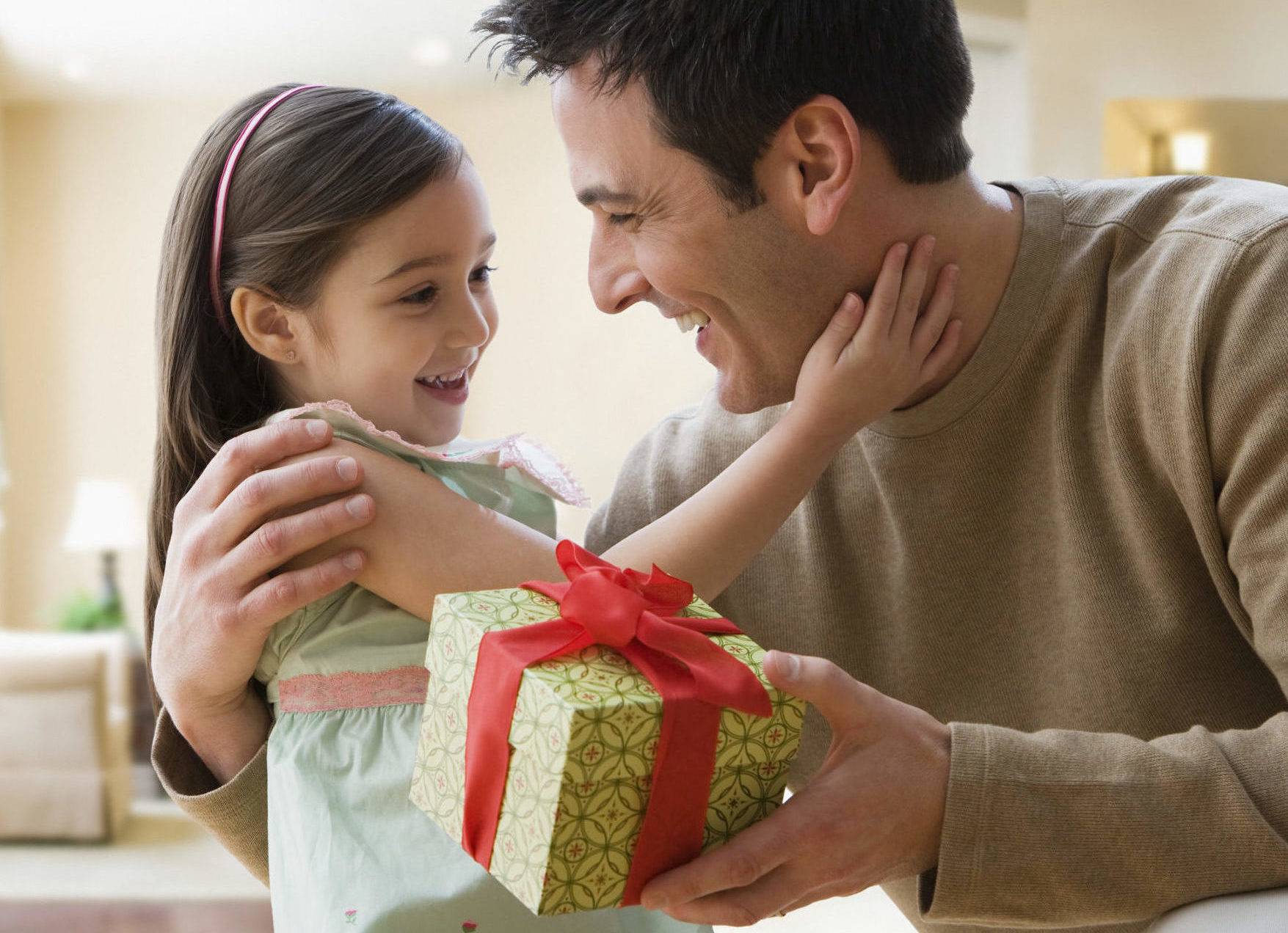 Что подарить родителям на новый год 2019: идеи подарков