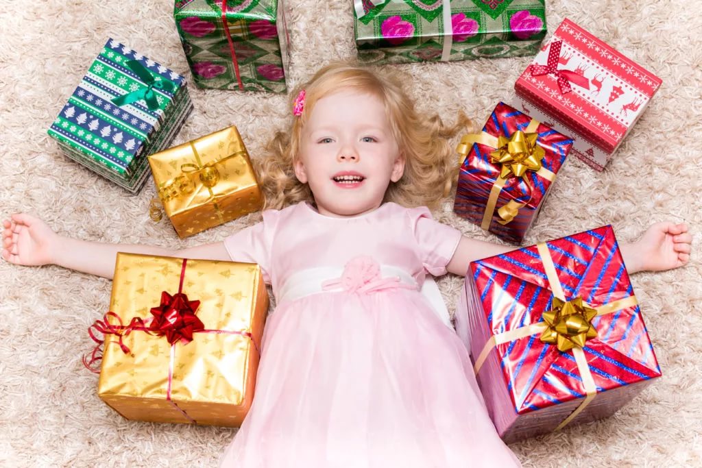 Что подарить девочке на 4 года на день рождения - список оригинальных идей