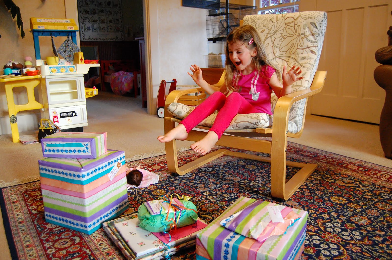 Что подарить девочке на 12 лет: идеи лучших подарков на день рождения