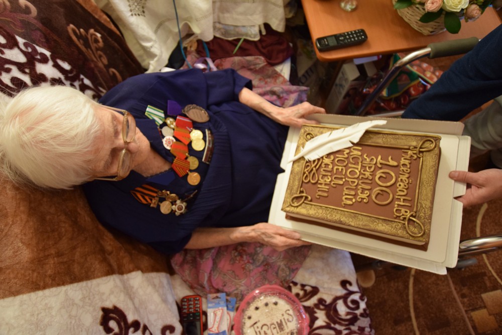 Идеи подарков маме на 70 лет: что подарить маме - 104 идеи