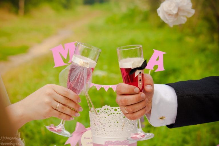 15 лет (хрустальная свадьба) – что дарят мужу и жене?