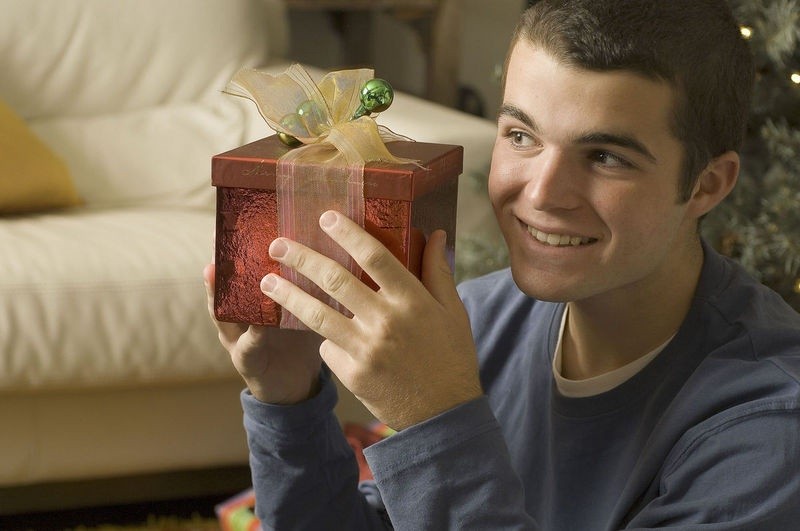 Что подарить мальчику 12 лет: 100 идей подарков на новый год, день рождения и другие праздники