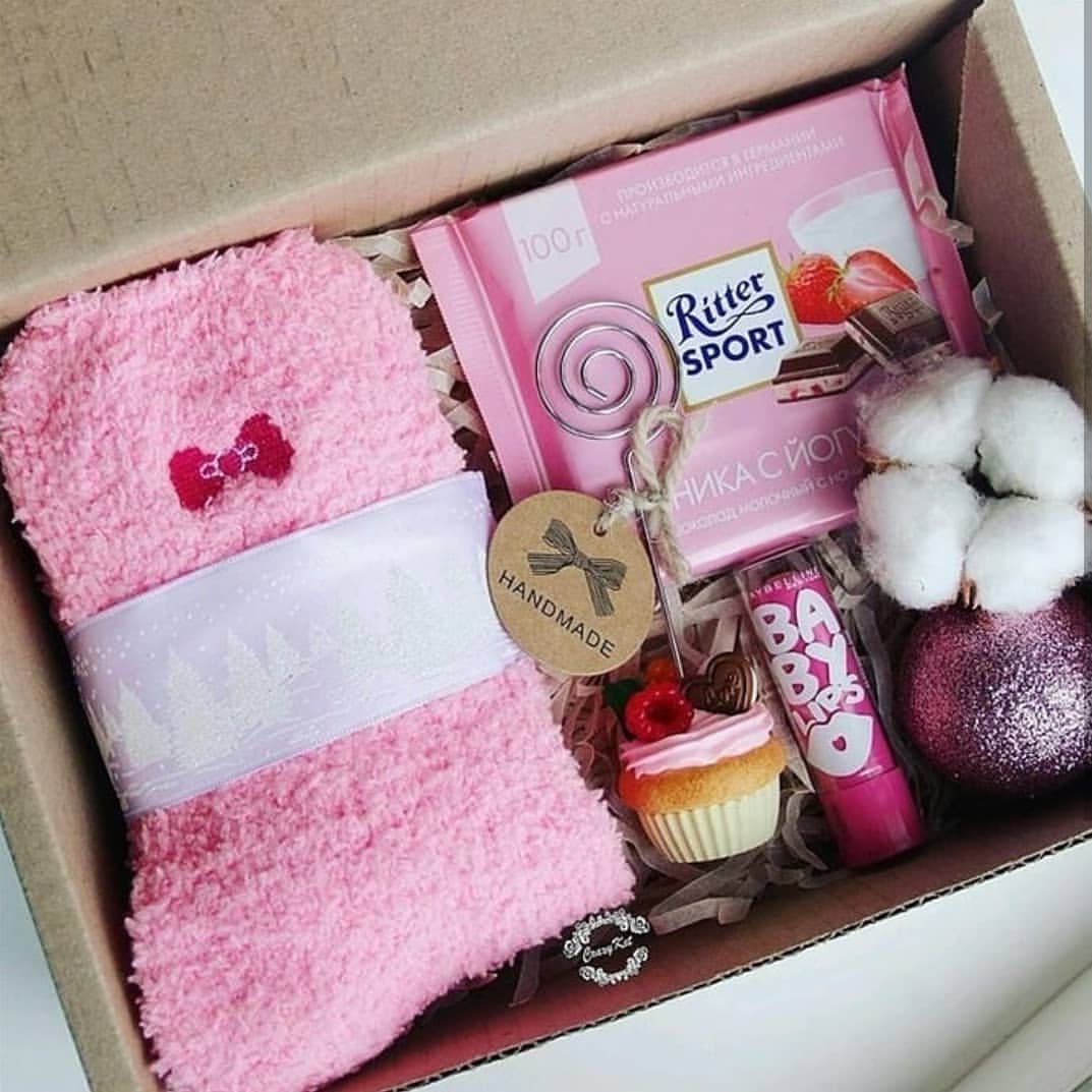 Что подарить девушке на 20 лет на день рождения: идеи оригинальных подарков для именинницы
