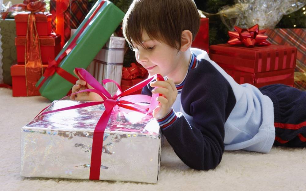 Что подарить сыну на новый год 2020 - список лучших подарков