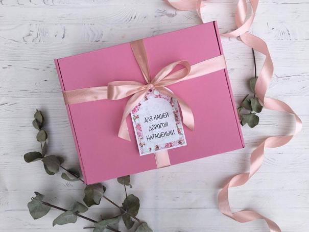 48 приятных идей подарков на день рождения женщине коллеге