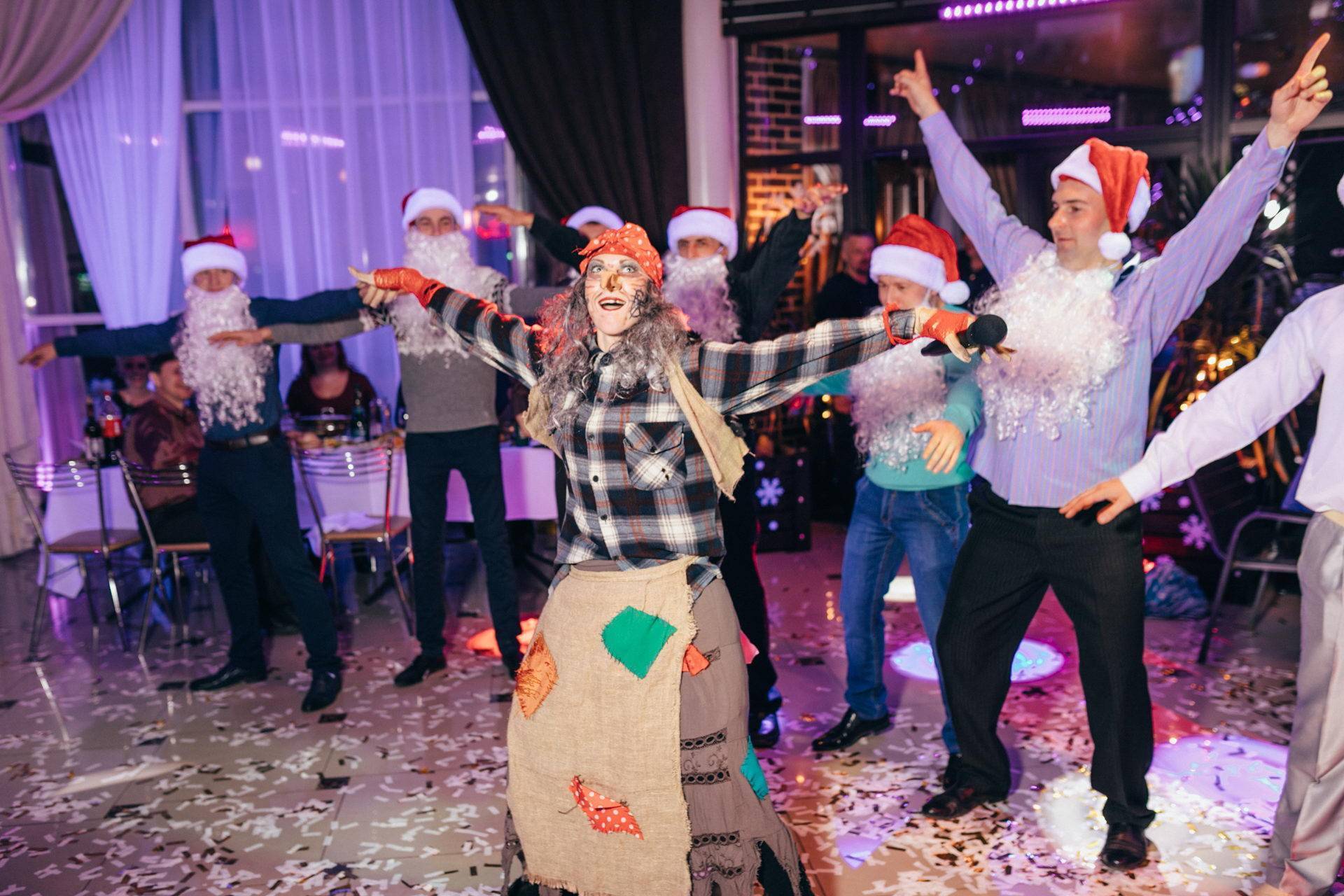 Новогодний сценарий с Бабой Ягой, Дедом Морозом и Снегурочкой объединяет самых популярных героев в одной программе Никого лишнего Дети любят Деда Мороза