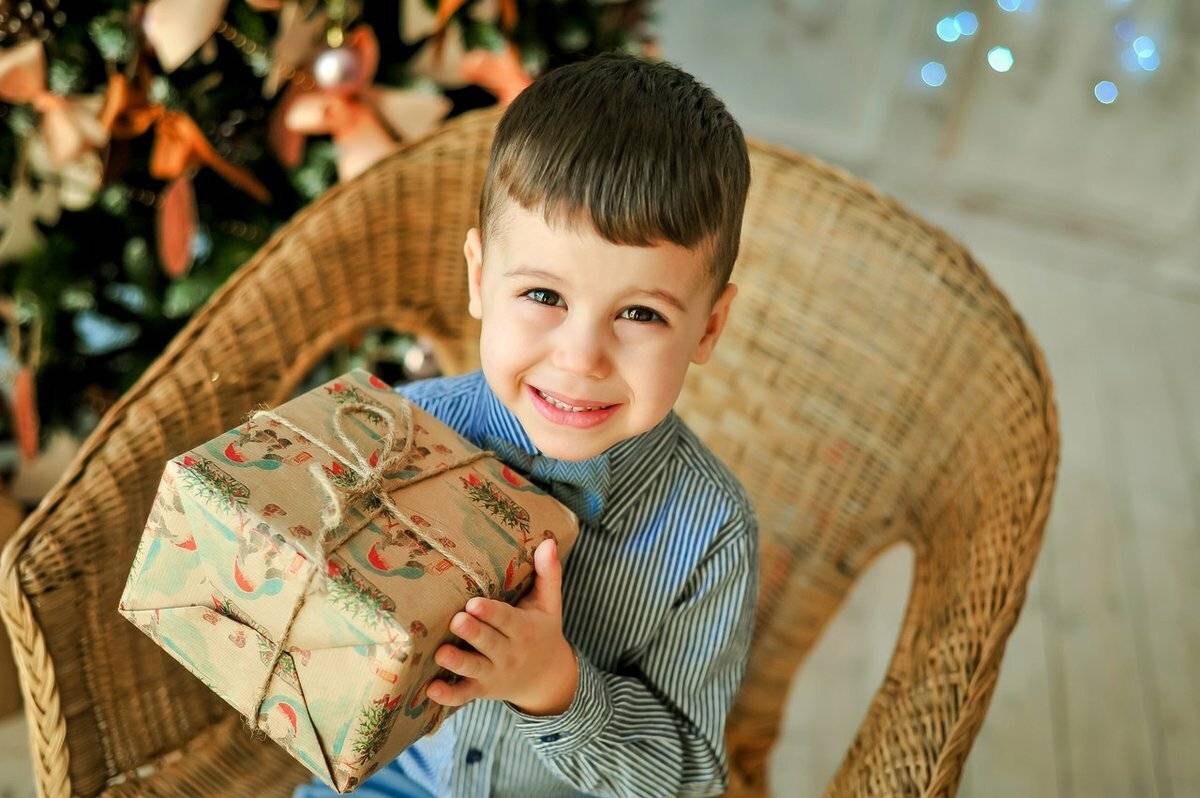 Что подарить мальчику на 6 лет: лучшие подарки для активного развития детей
