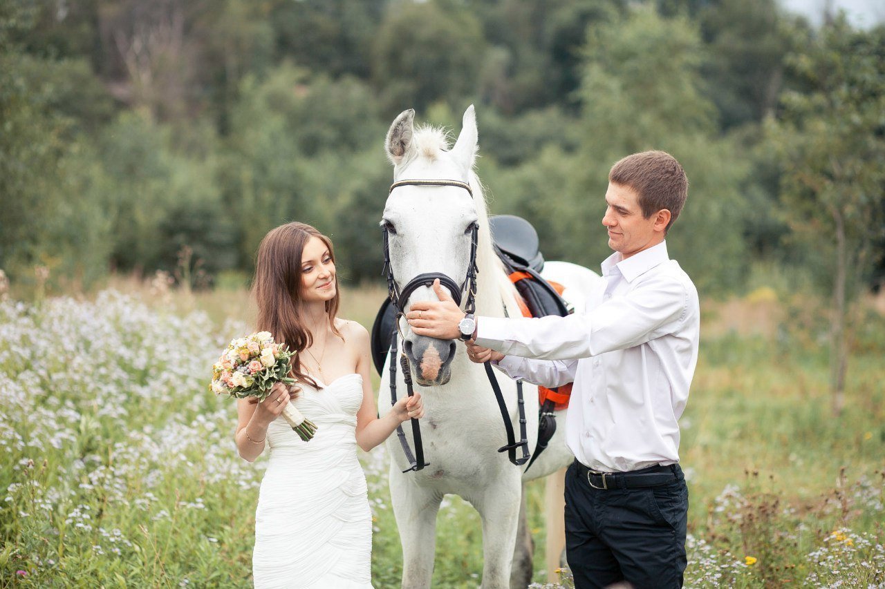 «подкатил как профессионал»: невероятно дорогой кортеж на дагестанской свадьбе поразил соцсети