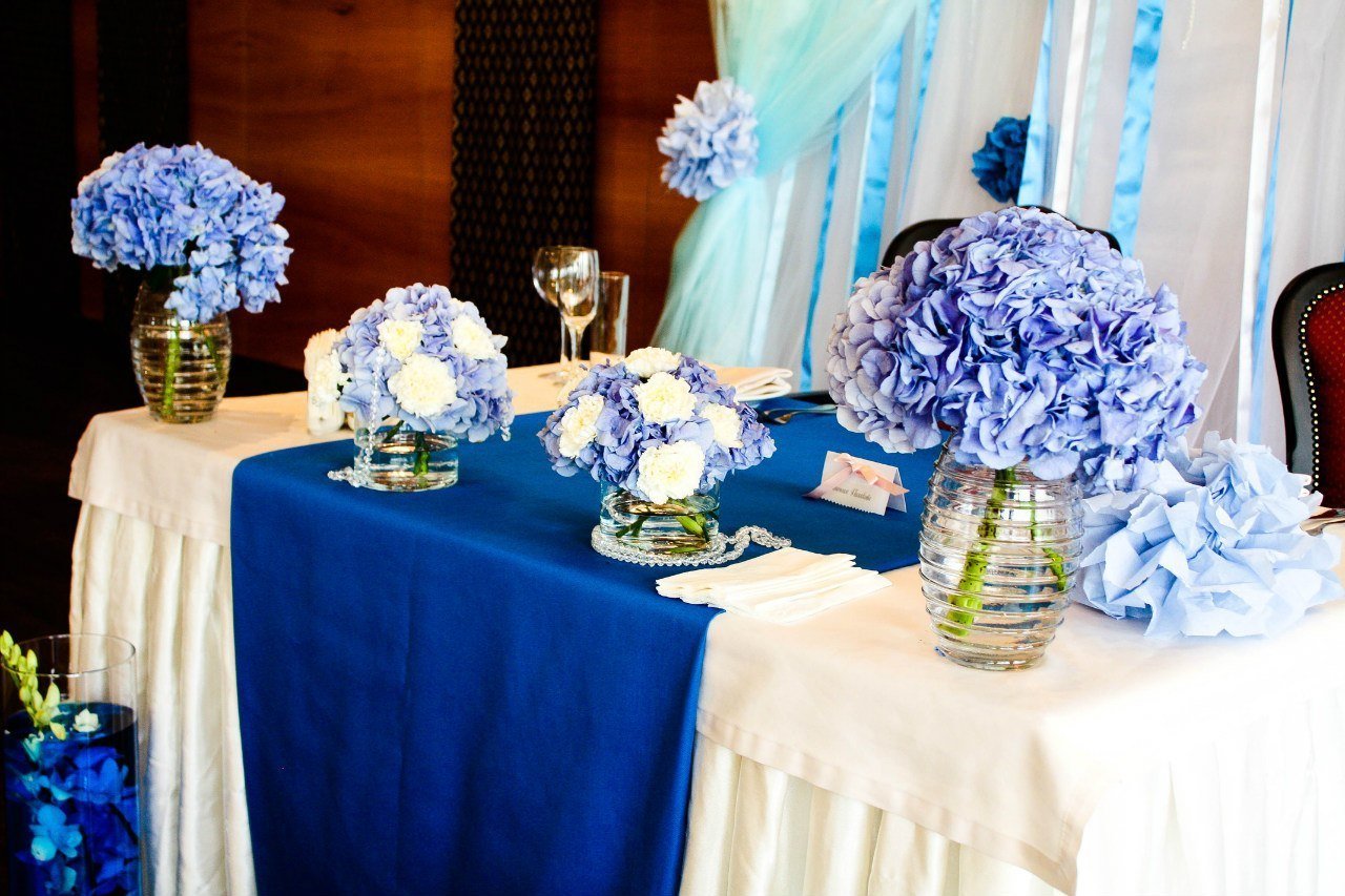 оформление зала на свадьбу в синих тонах