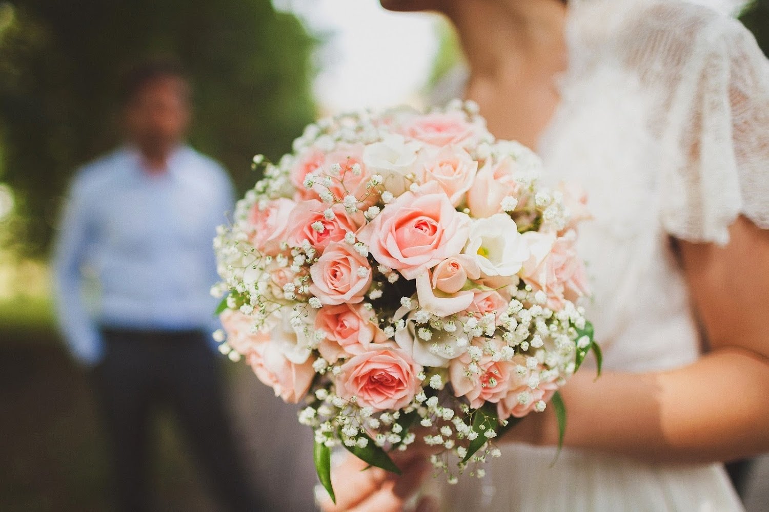 Розовый букет невесты, правильно подбираем сочетание цветов