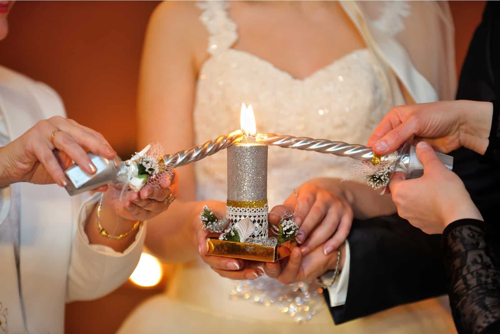 Церемония зажжения семейного очага на свадьбе