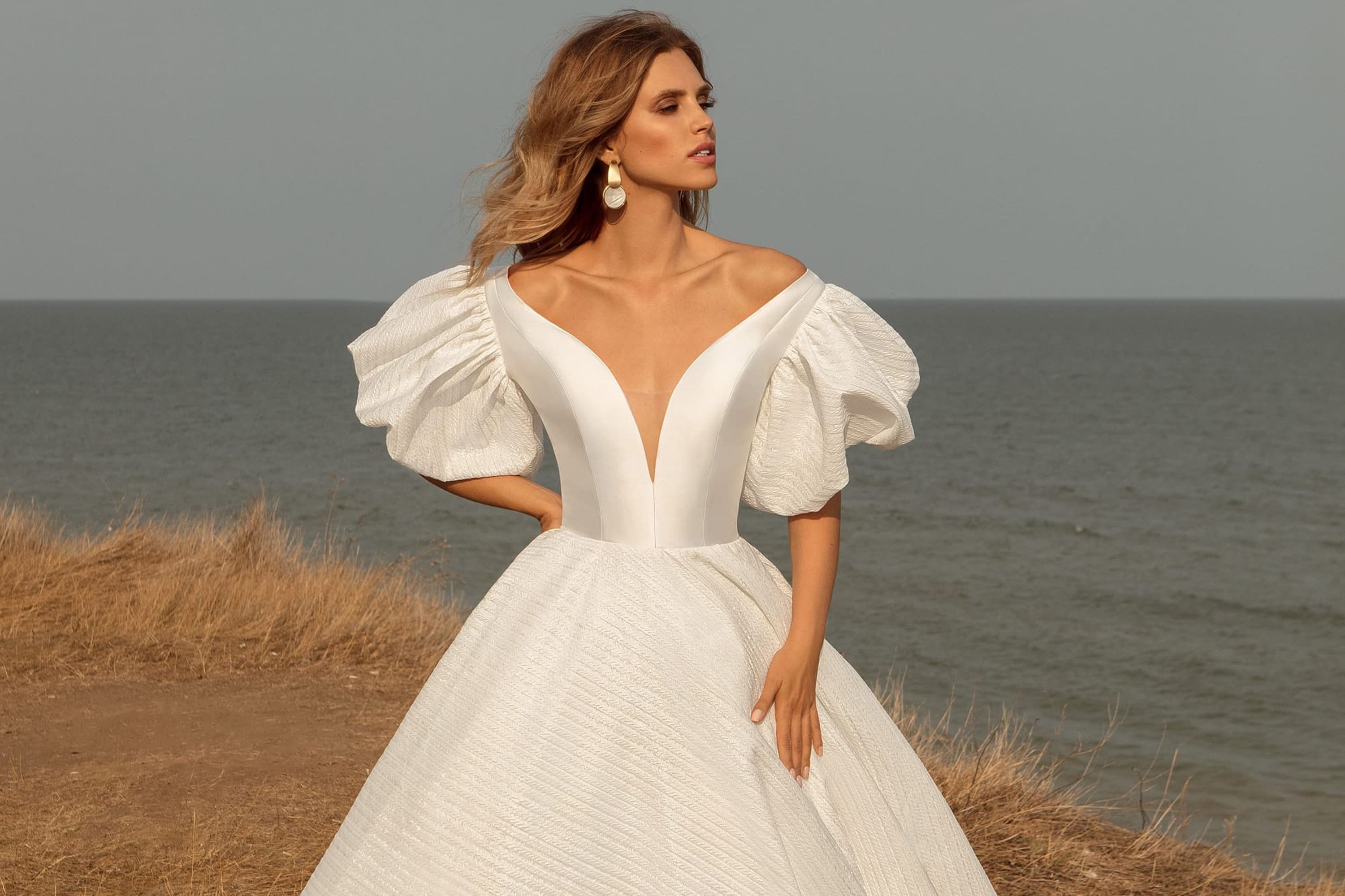 Свадебные платья с крылышками 2021