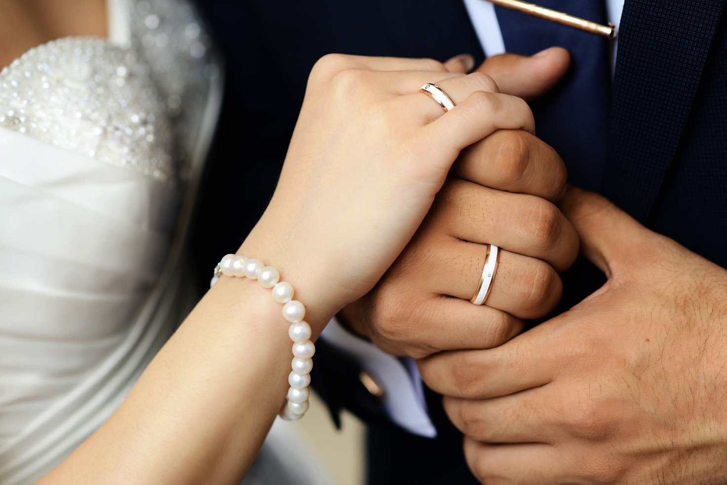 Можно ли носить обручальные кольца в гражданском браке: приметы и традиции