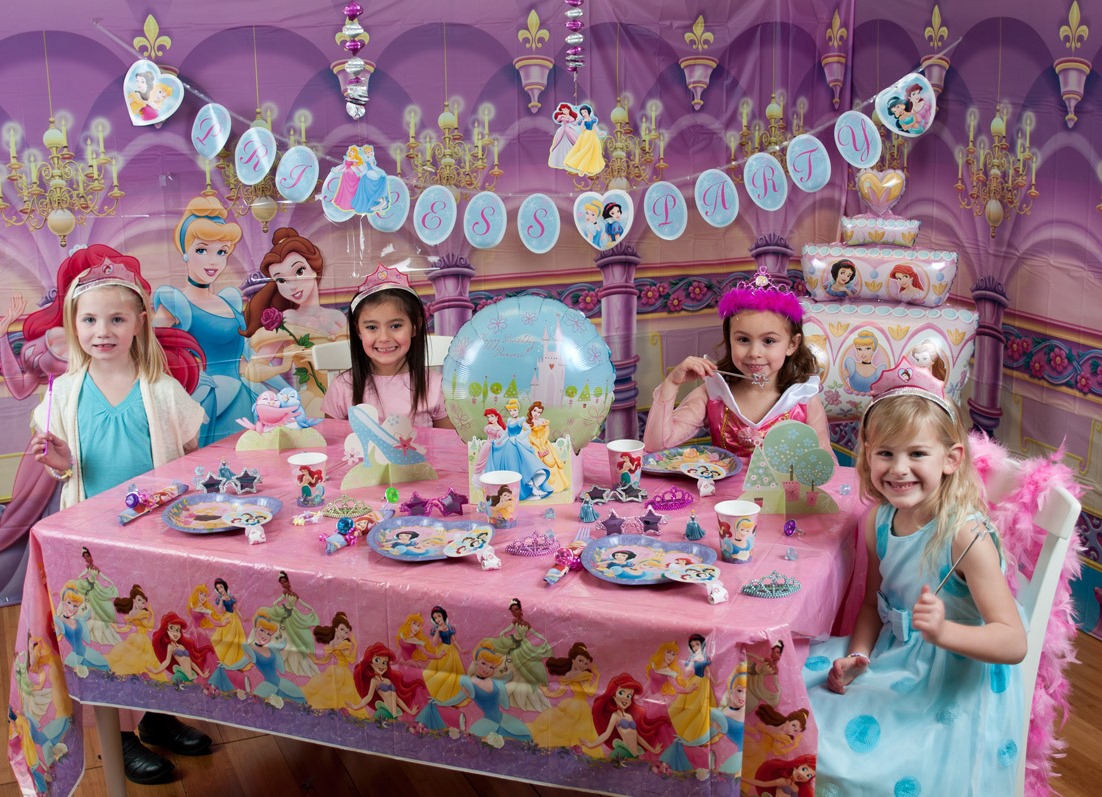 День рождения маленькой девочки можно весело отметить устроив вечер в стиле принцесс диснея или принцессы Софии Мы поможем составить сценарий и подобрать оформление