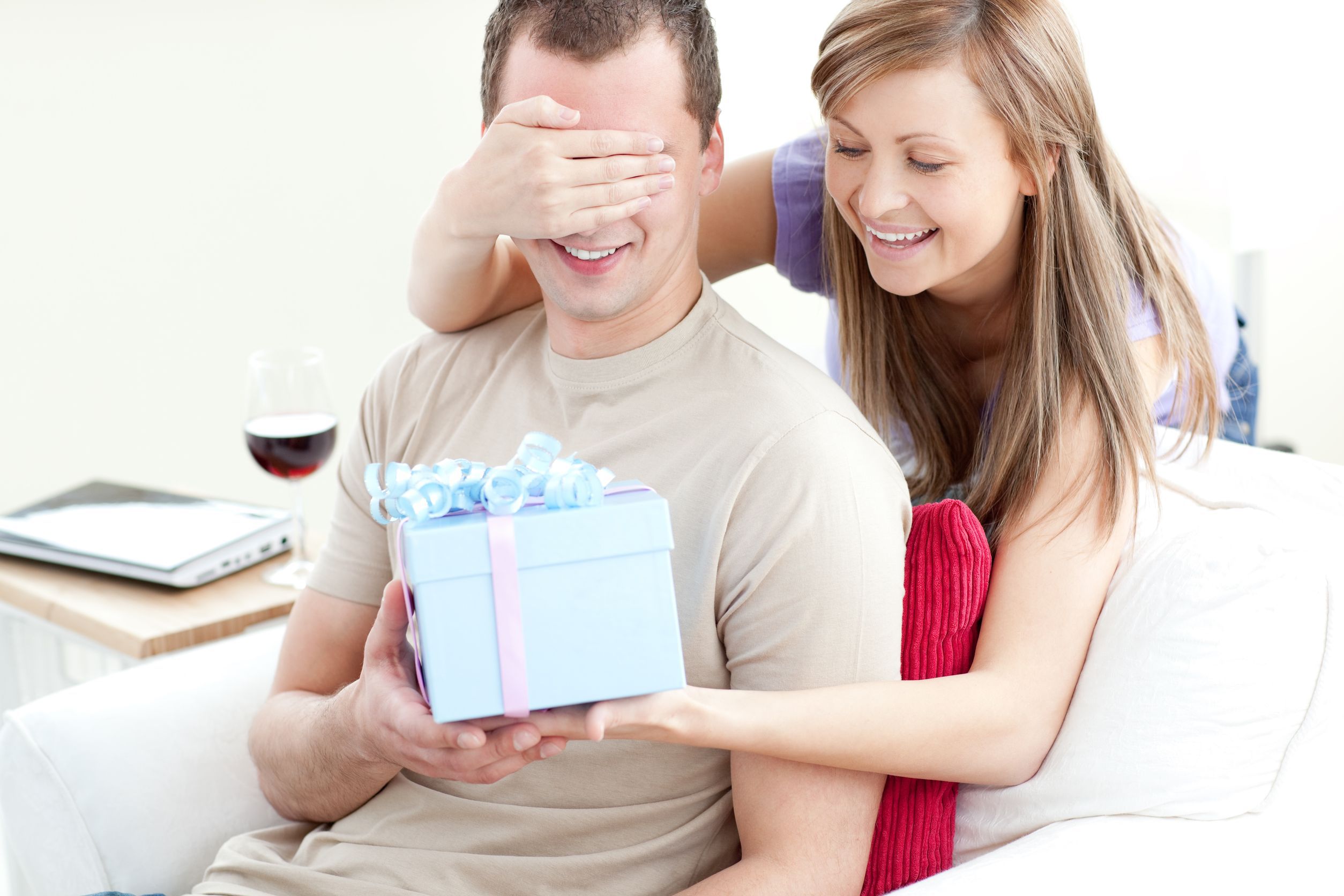 Прикольные подарки на свадьбу: когда не хочется дарить банальности