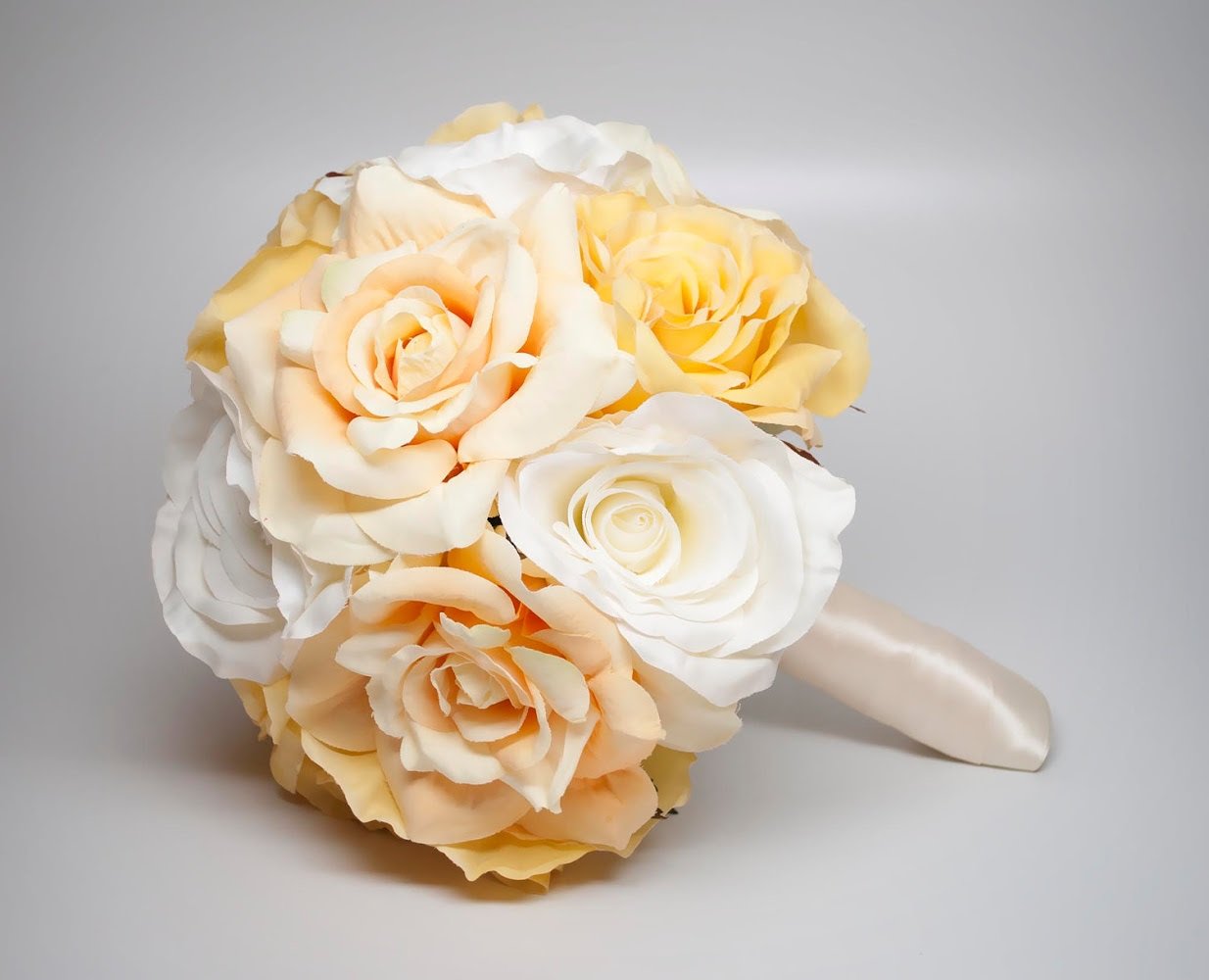 Свадебный букет невесты 2022: идеи из пионов, роз, калл и других цветов + фото с идеями
