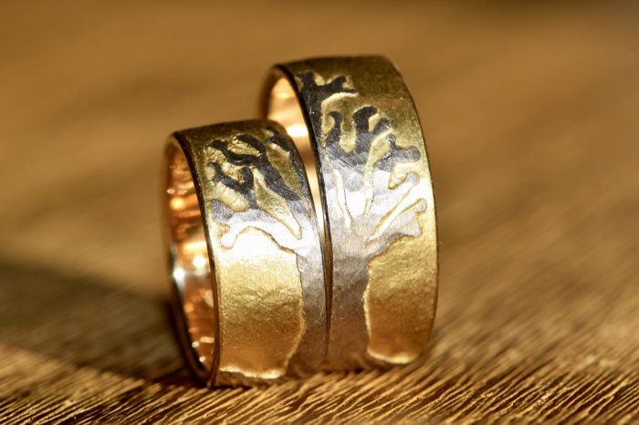 Старинные обручальные кольца из золота
