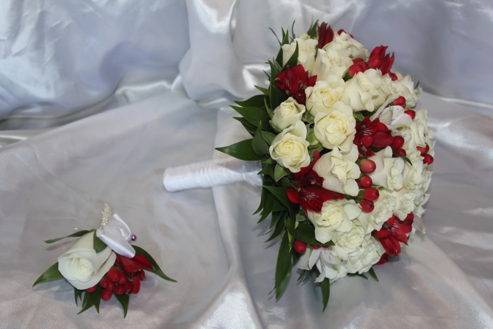 ? свадебный букет невесты ? из кустовых роз - фото 2019 года