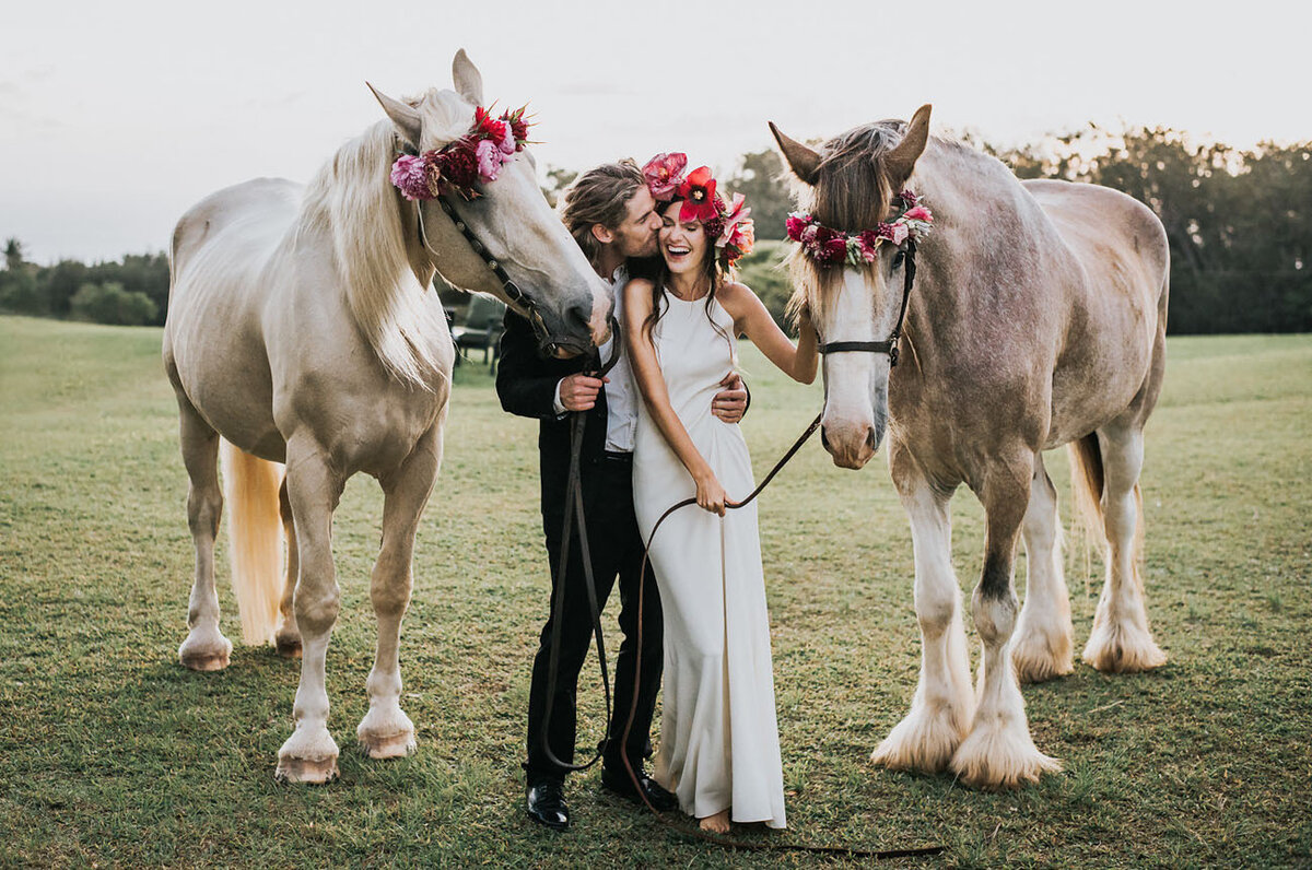 Свадебная фотосессия с лошадьми