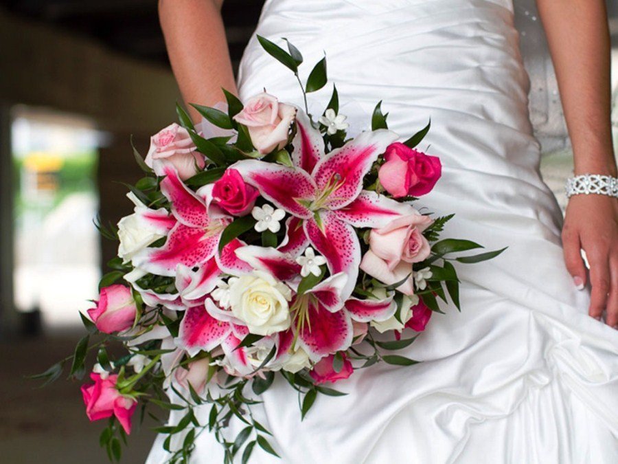 Свадебный синий букет невесты: виды цветов и лучшие сочетания