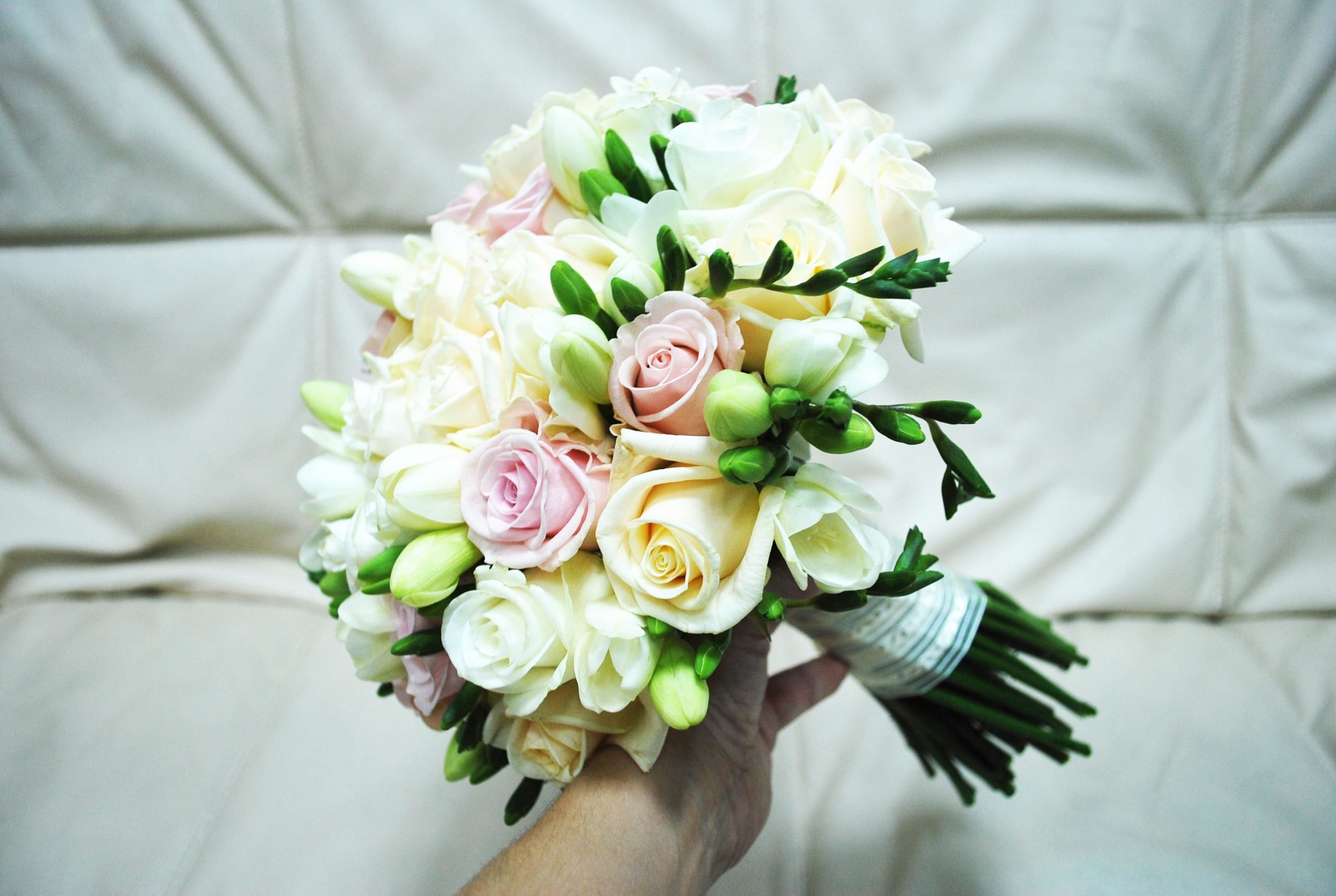 Свадебный букет из белых роз: как сделать, фото, видео
