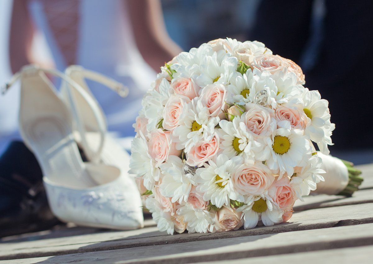 Как выбрать букет невесты на свадьбу по форме и цвету