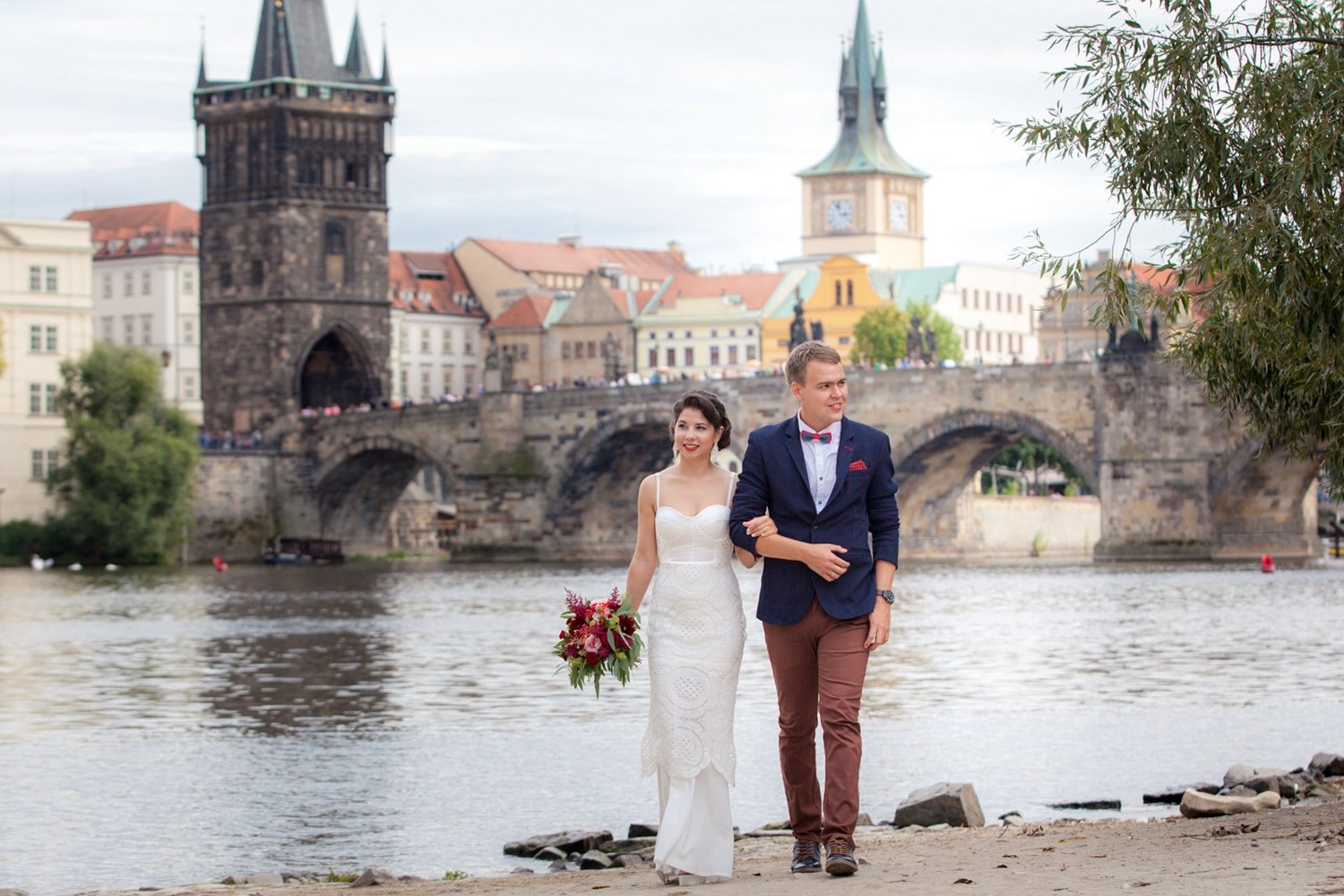 Семейные пары чехия. Свадьба в Европе. Свадьба в Праге. Свадебная фотосессия в Праге. Чехия красивые места для свадьбы.