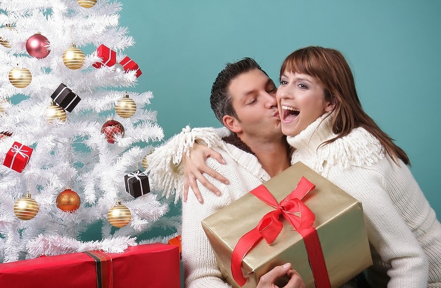 Что подарить жене на новый год - как порадовать любимую? | праздник для всех