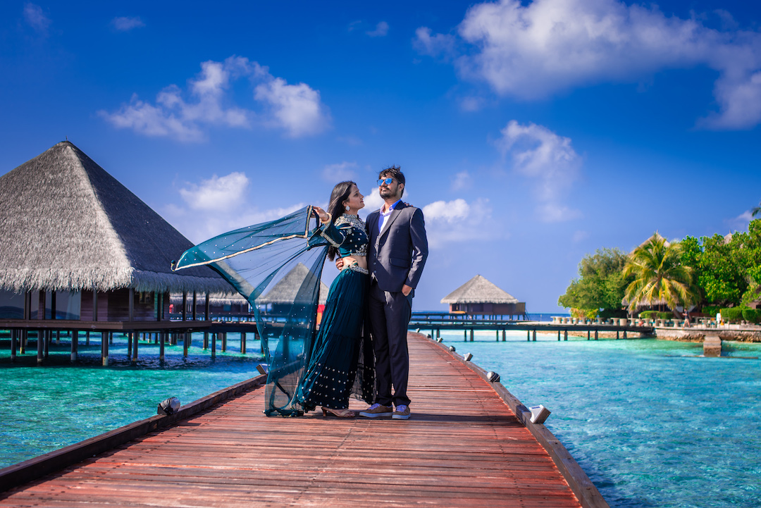 Мальдивы на неделю на двоих. Adaaran Club Rannalhi церемония бракосочетания. Свадьба на Мальдивах. Влюбленные на Мальдивах. Влюбленные на Мальдивах свадьба.