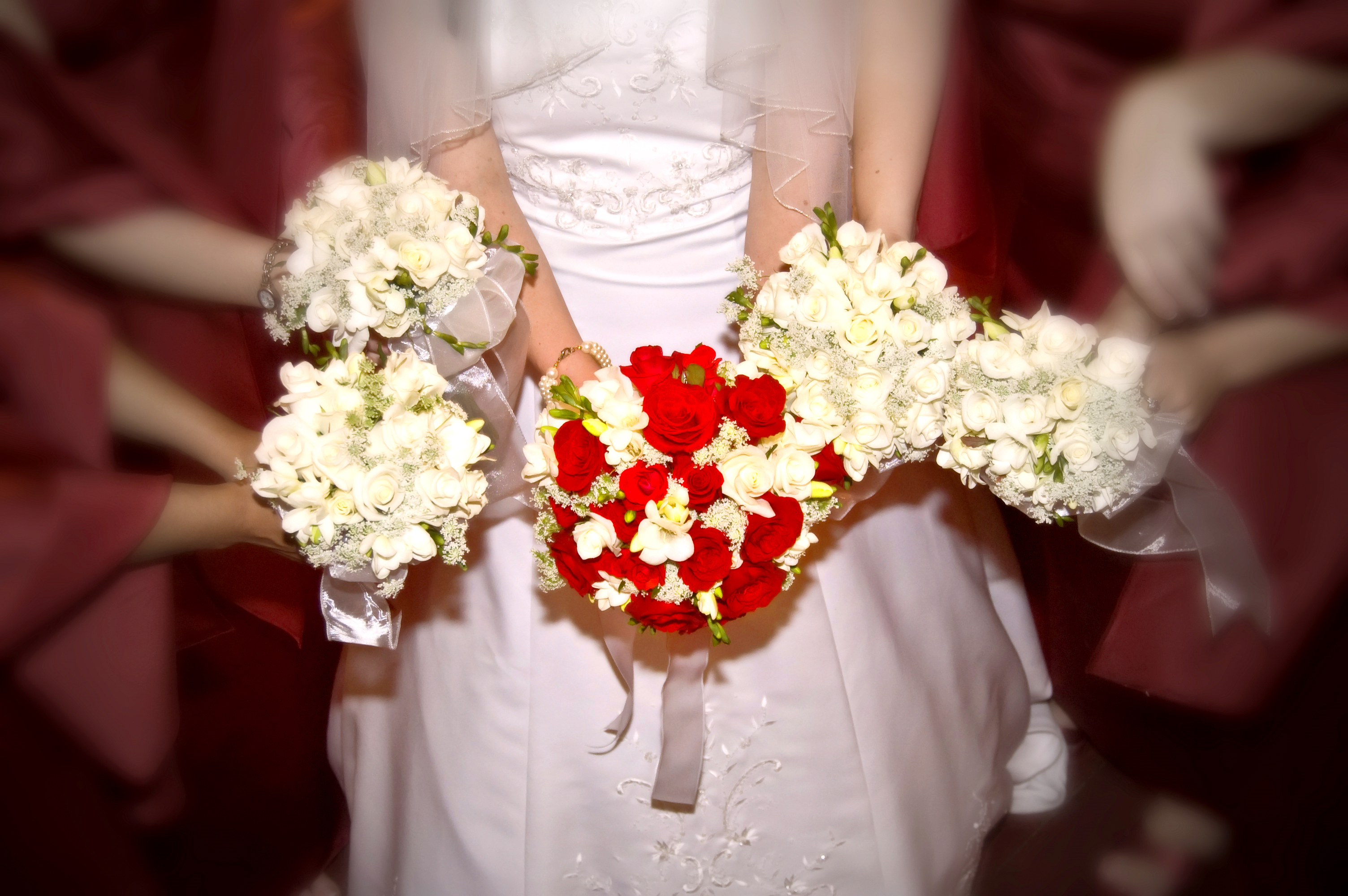 Что можно вместо свадьбы. Свадебный букет. Букет невесты на свадьбу. Цветы на свадьбу для невесты. Украшение заменяющее букет невесты.
